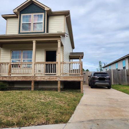 Spacious Villa Close To The Beach, 10 Sleeps 加尔维斯敦 外观 照片